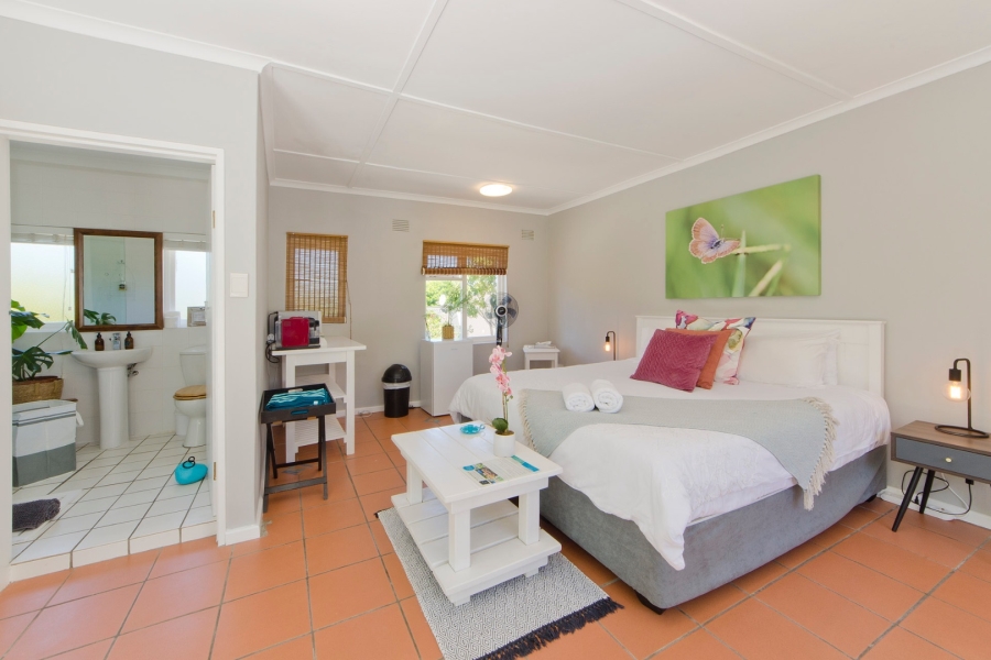 8 Bedroom Property for Sale in Leisure Isle Western Cape